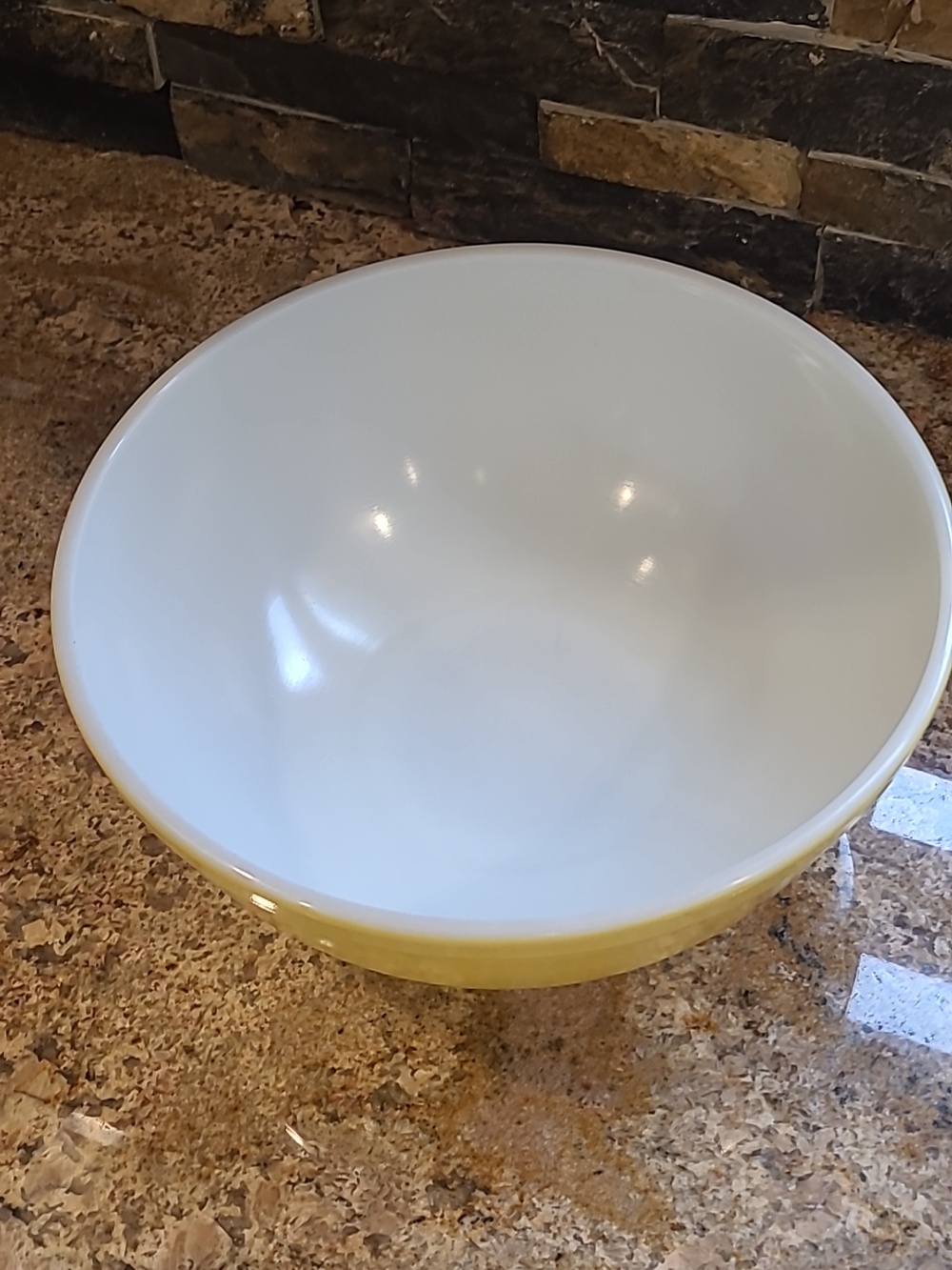 Vintage Pyrex Yellow Mixing Bowl - Picture 3 of 4